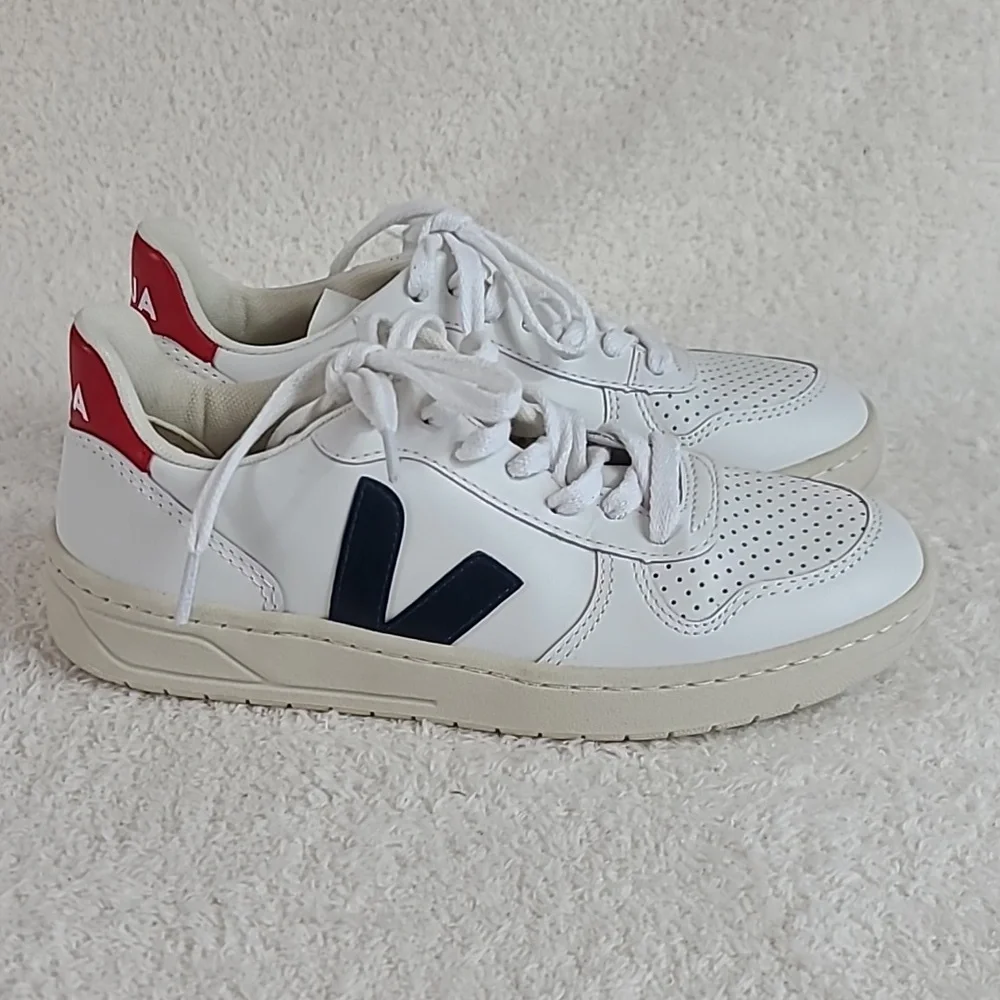 VEJA Women's V-10 Low Top Sneakers 5 - Picture 4 of 9